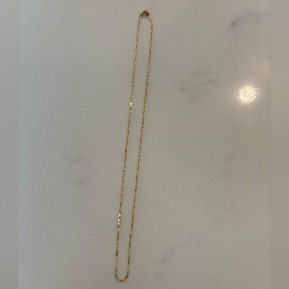 Able Gold Necklace with 3 pearls